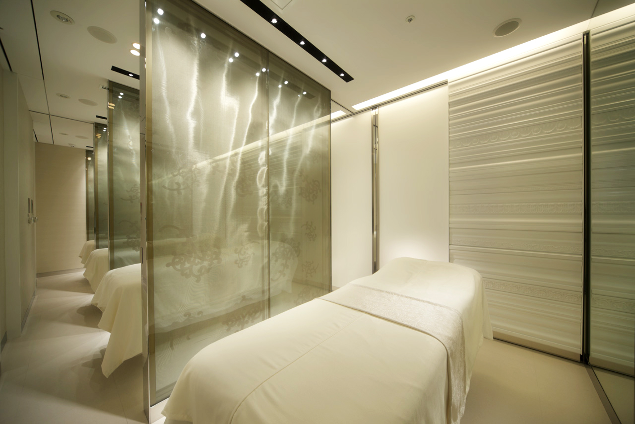 たかの友梨ビューティクリニック 新宿3丁目店 - GLAMOROUS co.,ltd. たかの友梨ビューティクリニック 新宿3丁目店 - GLAMOROUS co.,ltd.